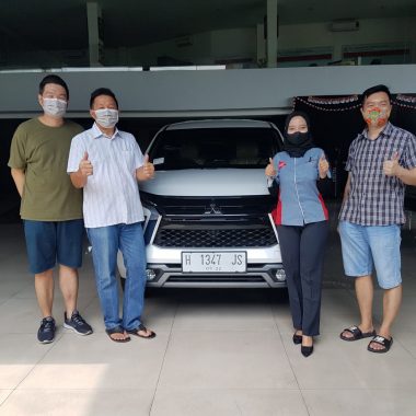 Foto Penyerahan Unit Sales Mobil Mitsubishi Amel (2)
